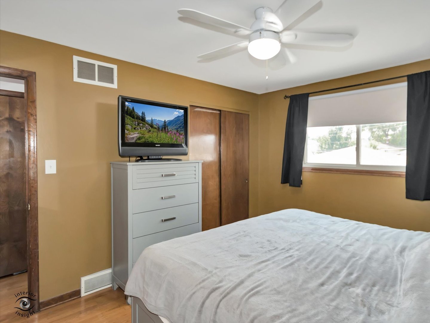 11044 Menard Avenue Property Photo 13