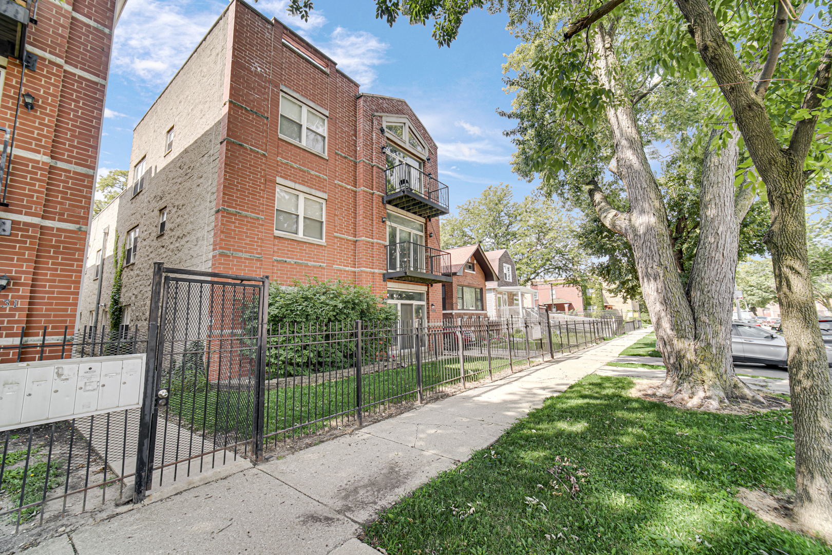 5933 W Huron Street 1S Property Photo 1