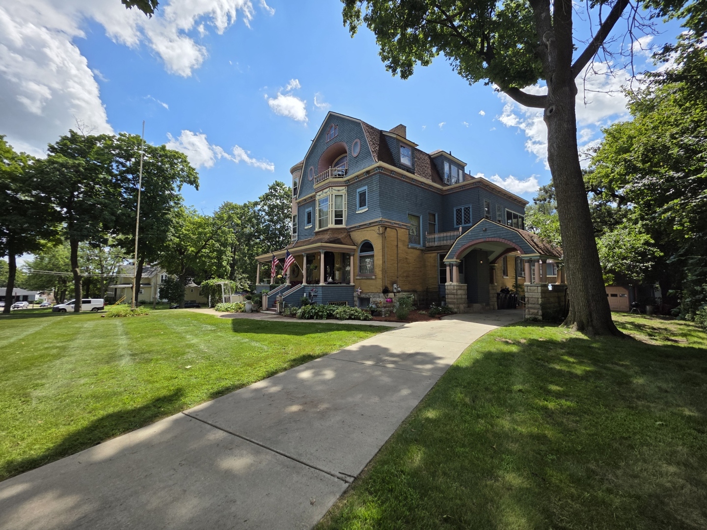705 W Highland Avenue Property Photo 1