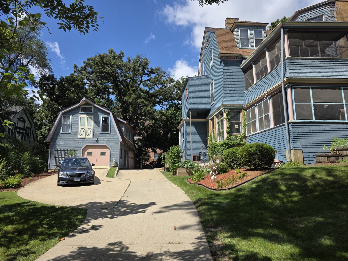 705 W Highland Avenue Property Photo 3