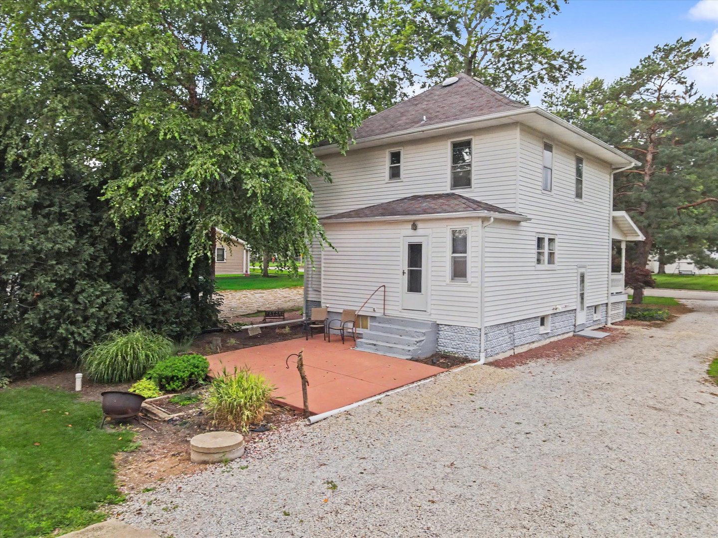 106 S Pine Street Property Photo 3