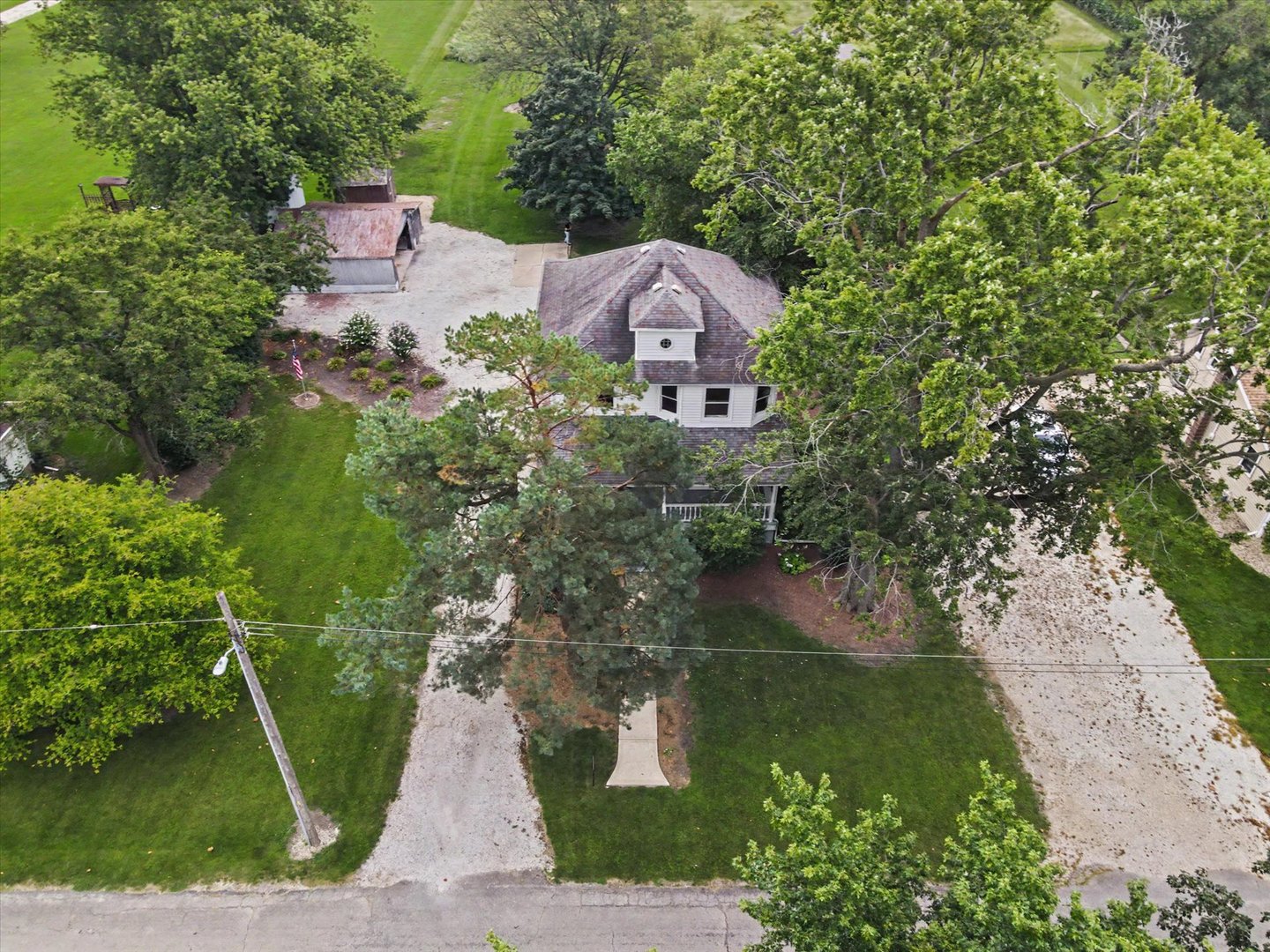 106 S Pine Street Property Photo 4
