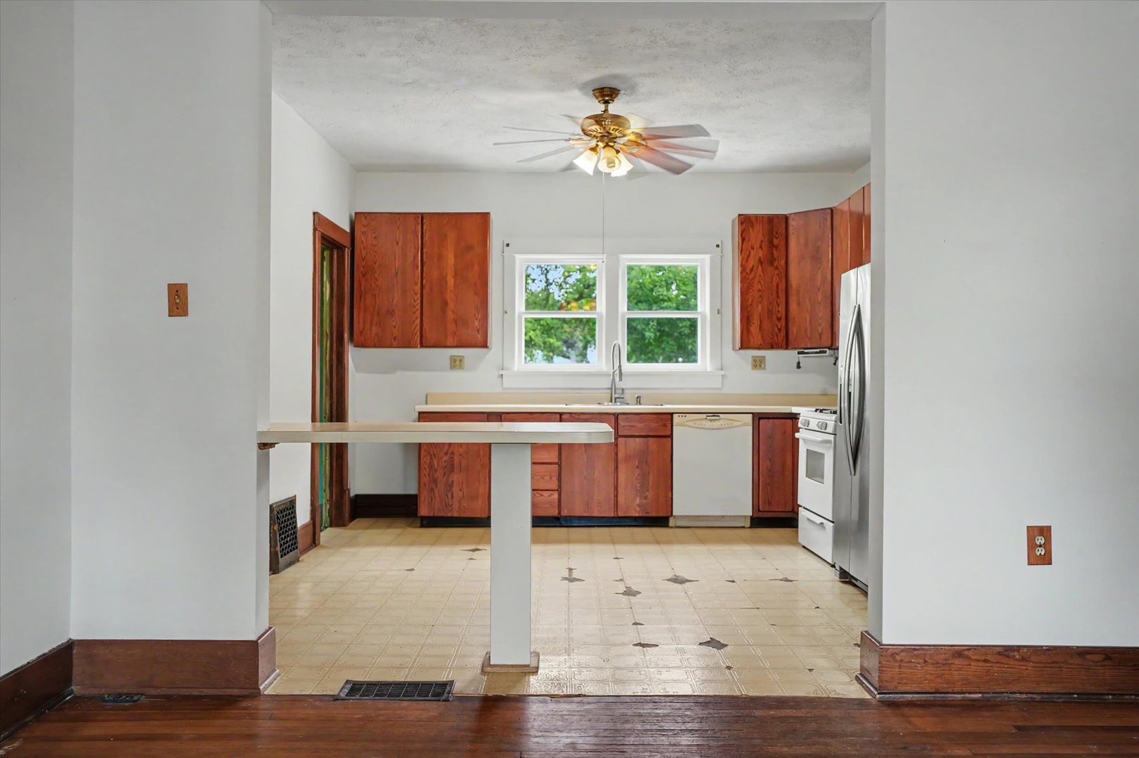 106 S Pine Street Property Photo 18