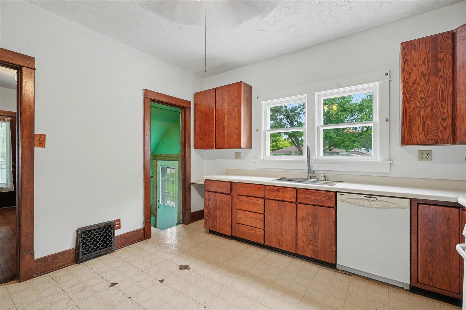 106 S Pine Street Property Photo 22