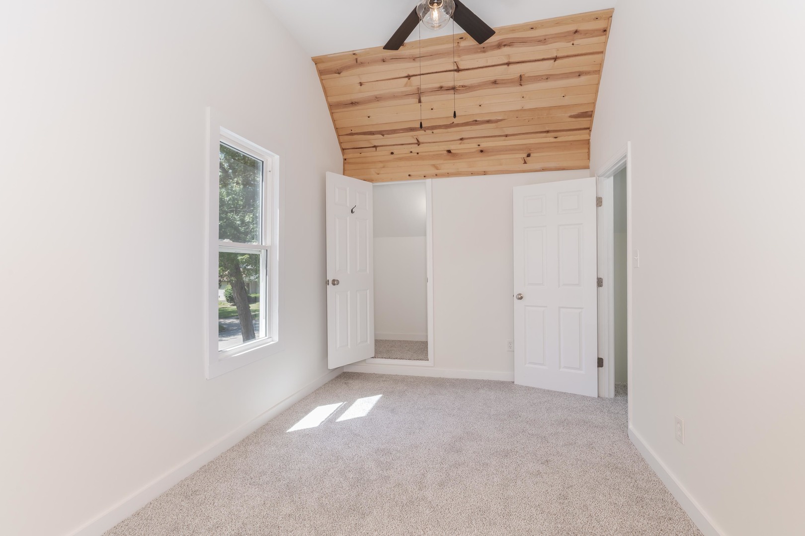 529 E Timber Street Property Photo 28