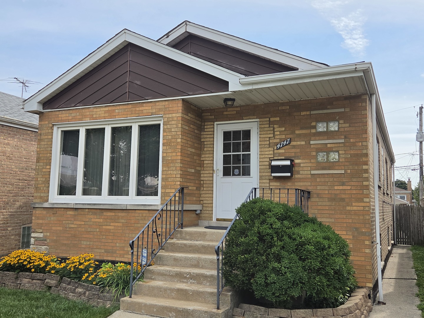 4747 S Leclaire Avenue Property Photo 1