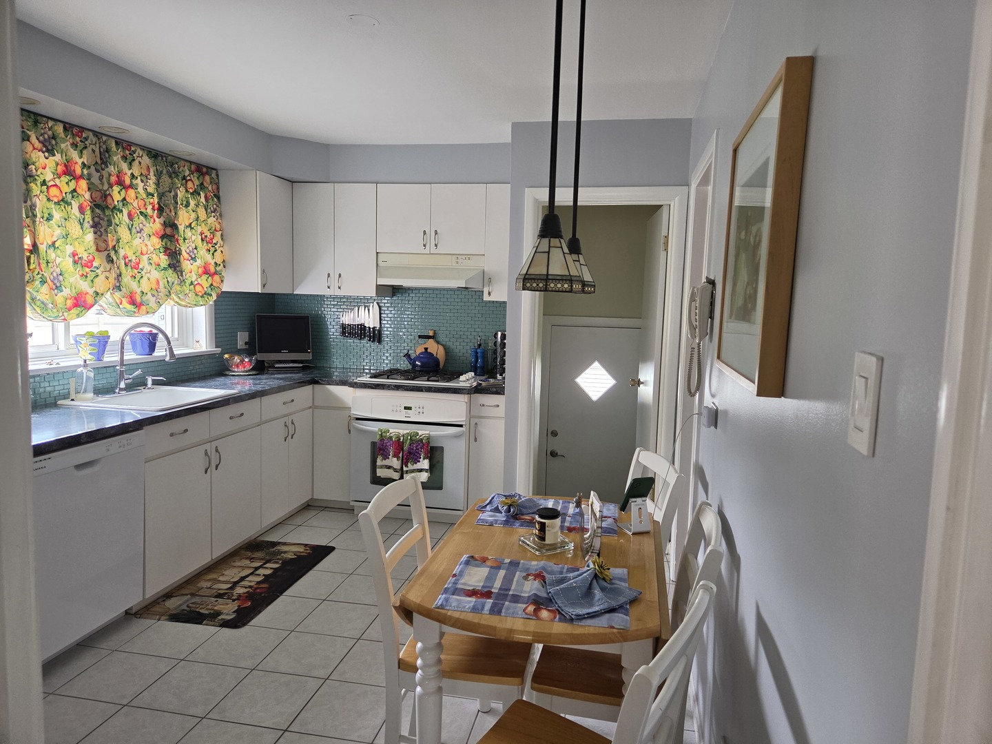 4747 S Leclaire Avenue Property Photo 4