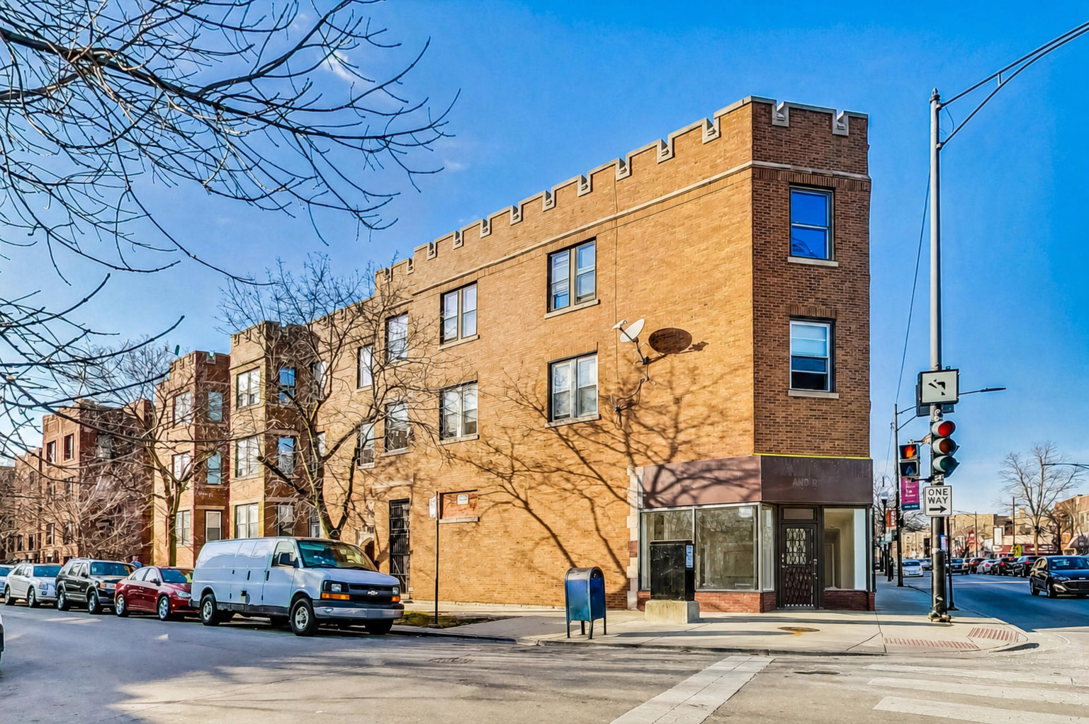 6600 N Clark Street Property Photo 1