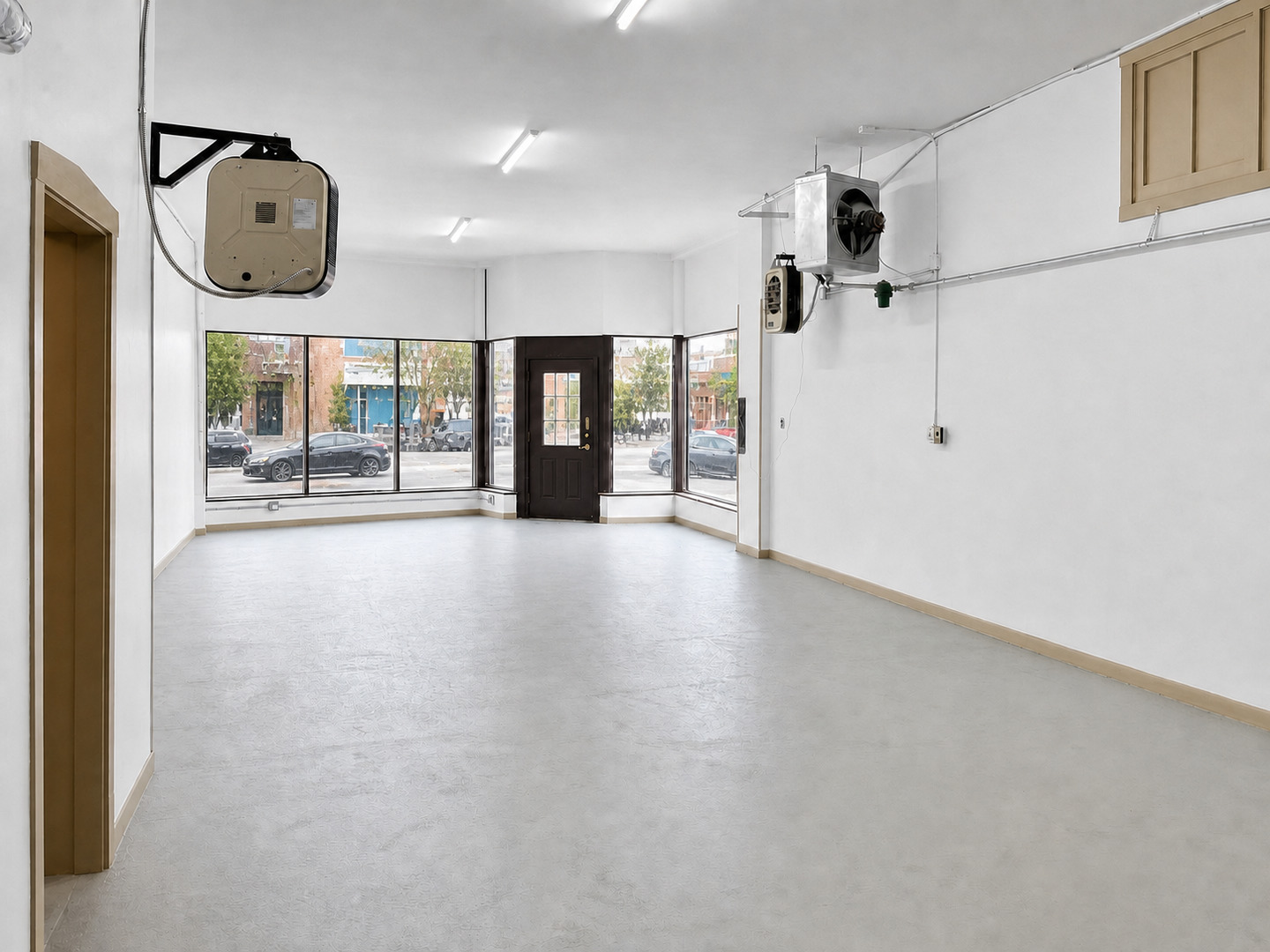 6600 N Clark Street Property Photo 2