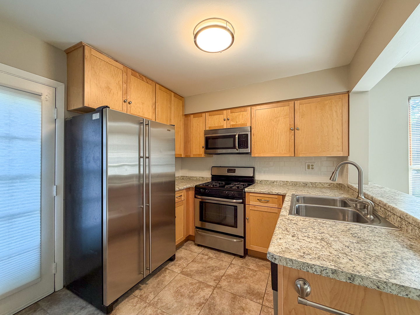 2615 Oakshire Court Property Photo 4
