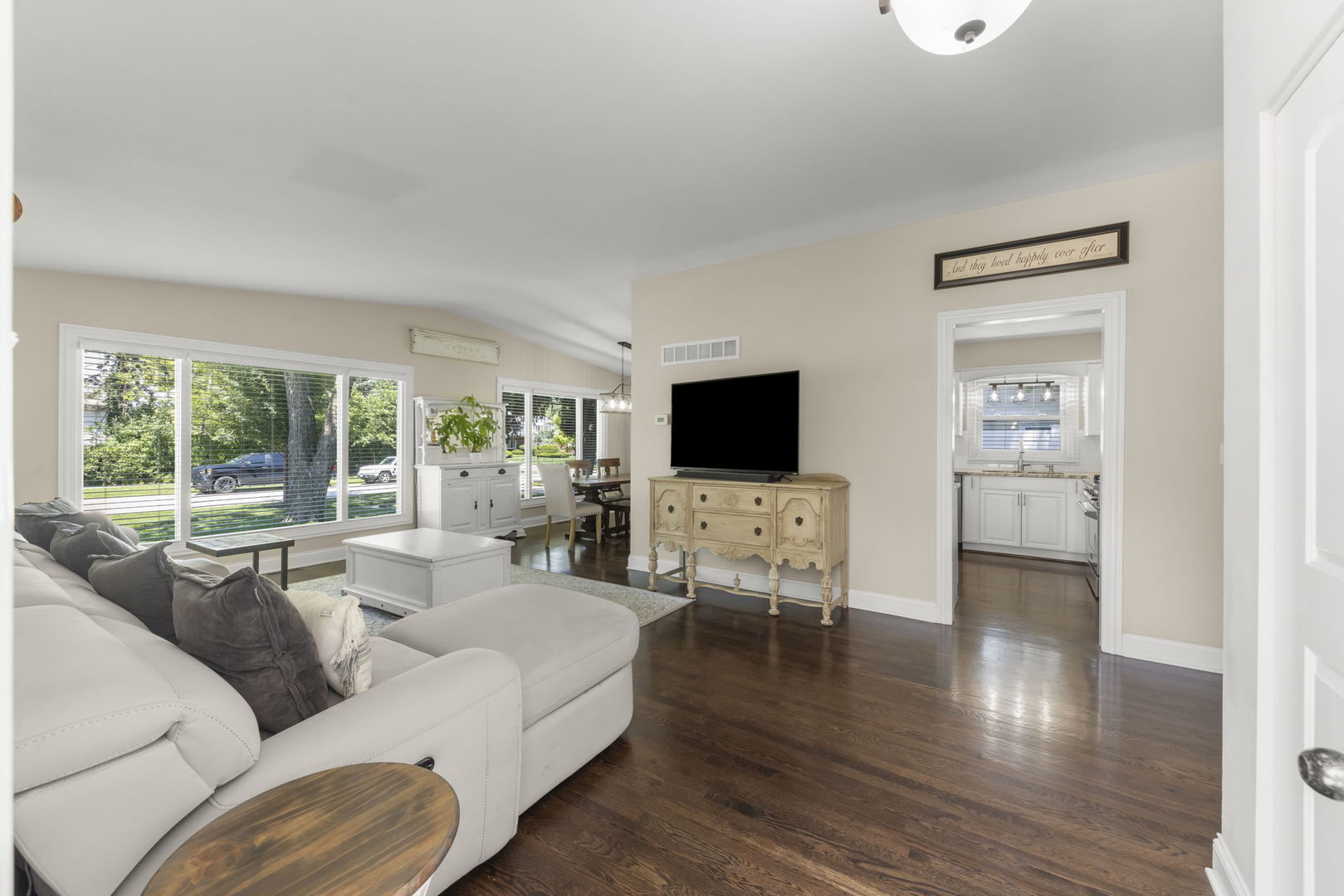 15w621 Diversey Avenue Property Photo 3