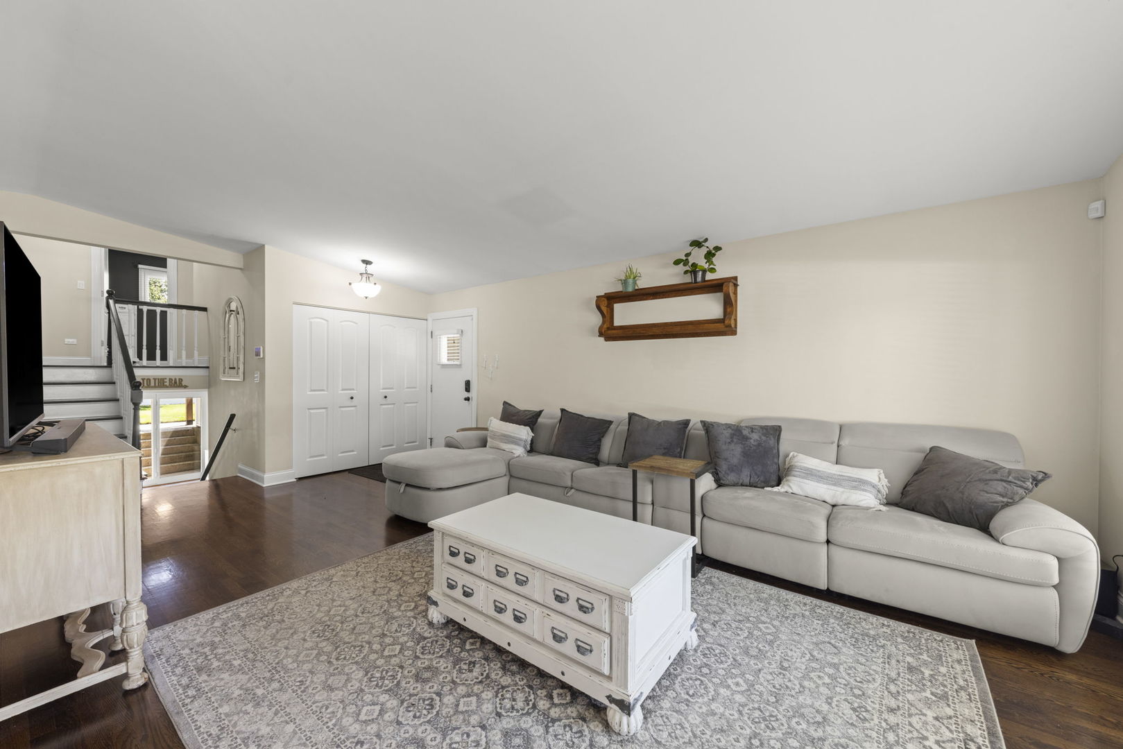 15w621 Diversey Avenue Property Photo 4