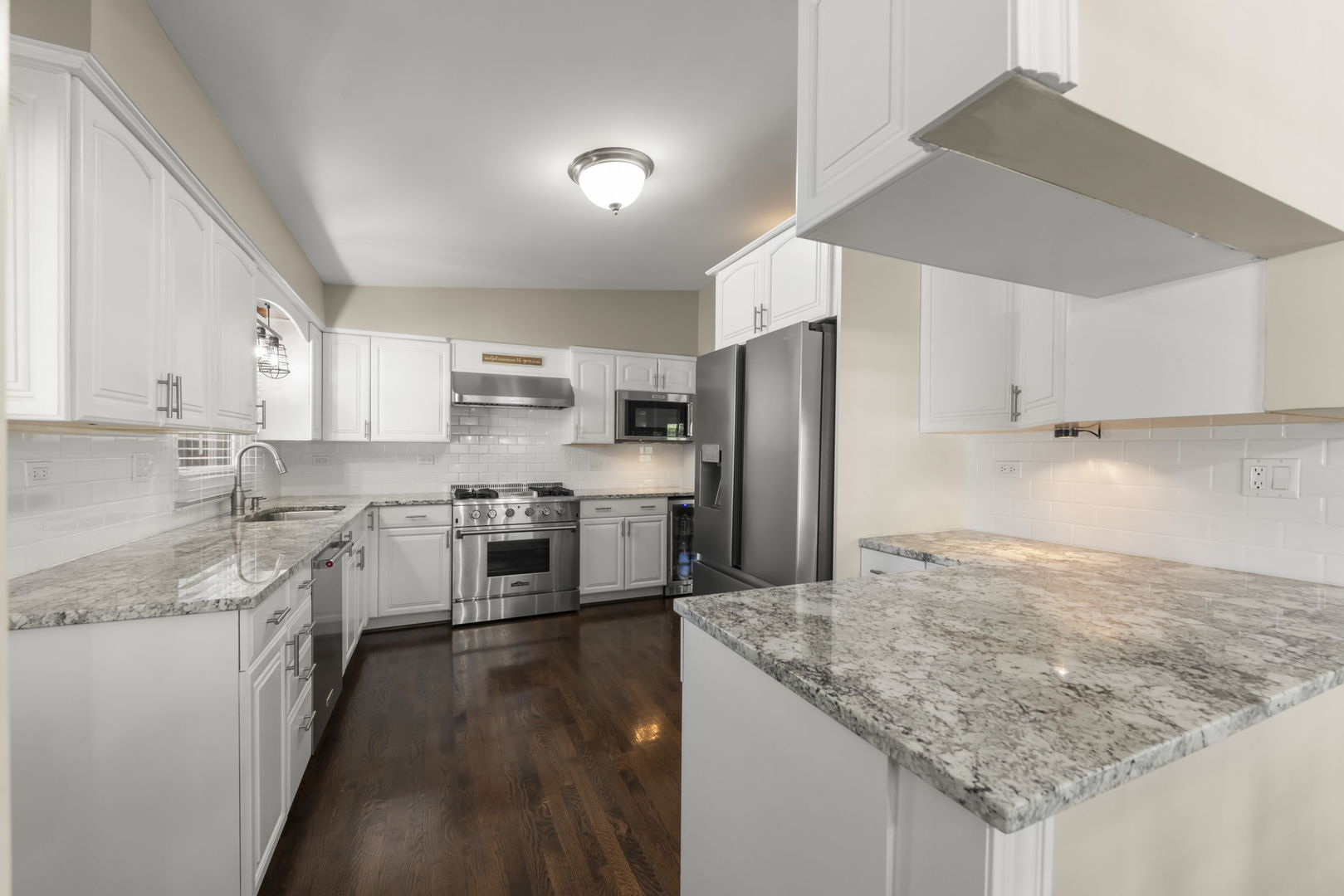 15w621 Diversey Avenue Property Photo 8