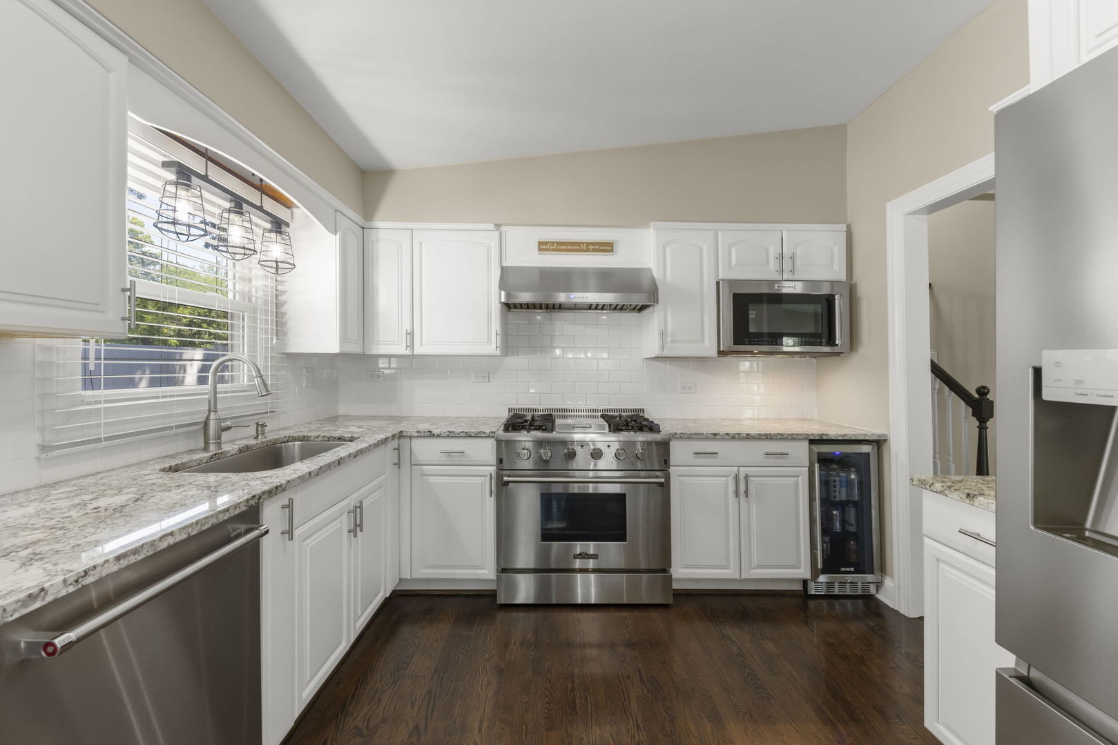 15w621 Diversey Avenue Property Photo 9