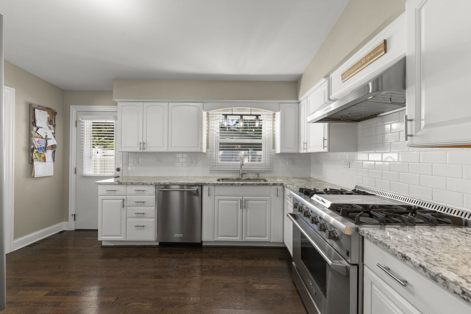 15w621 Diversey Avenue Property Photo 10