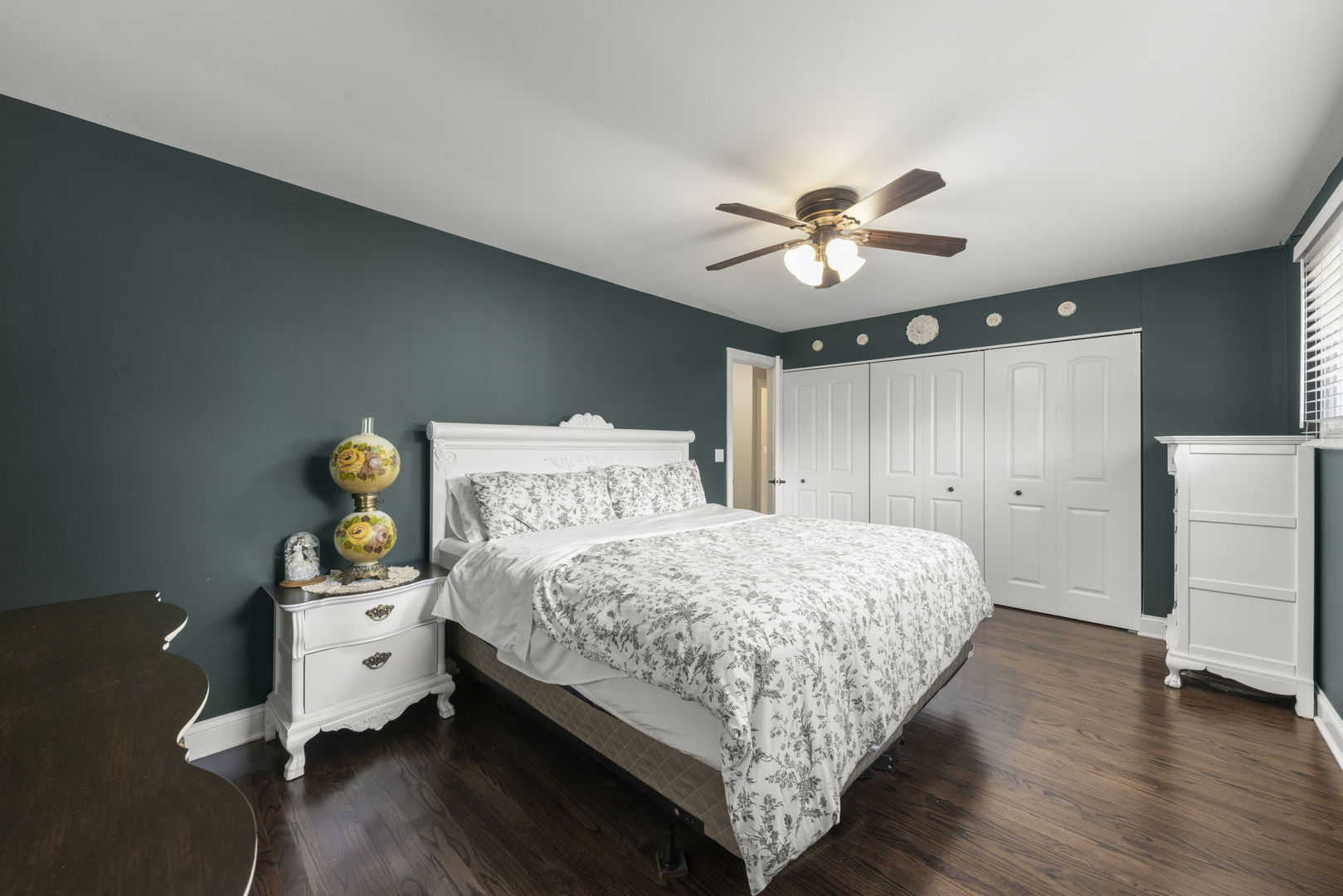 15w621 Diversey Avenue Property Photo 13