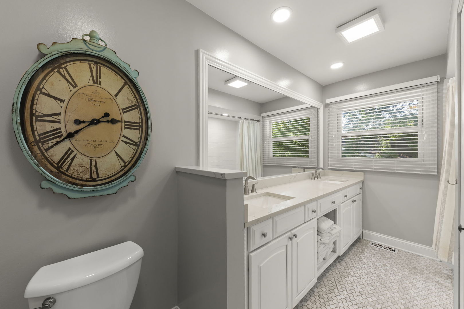 15w621 Diversey Avenue Property Photo 14