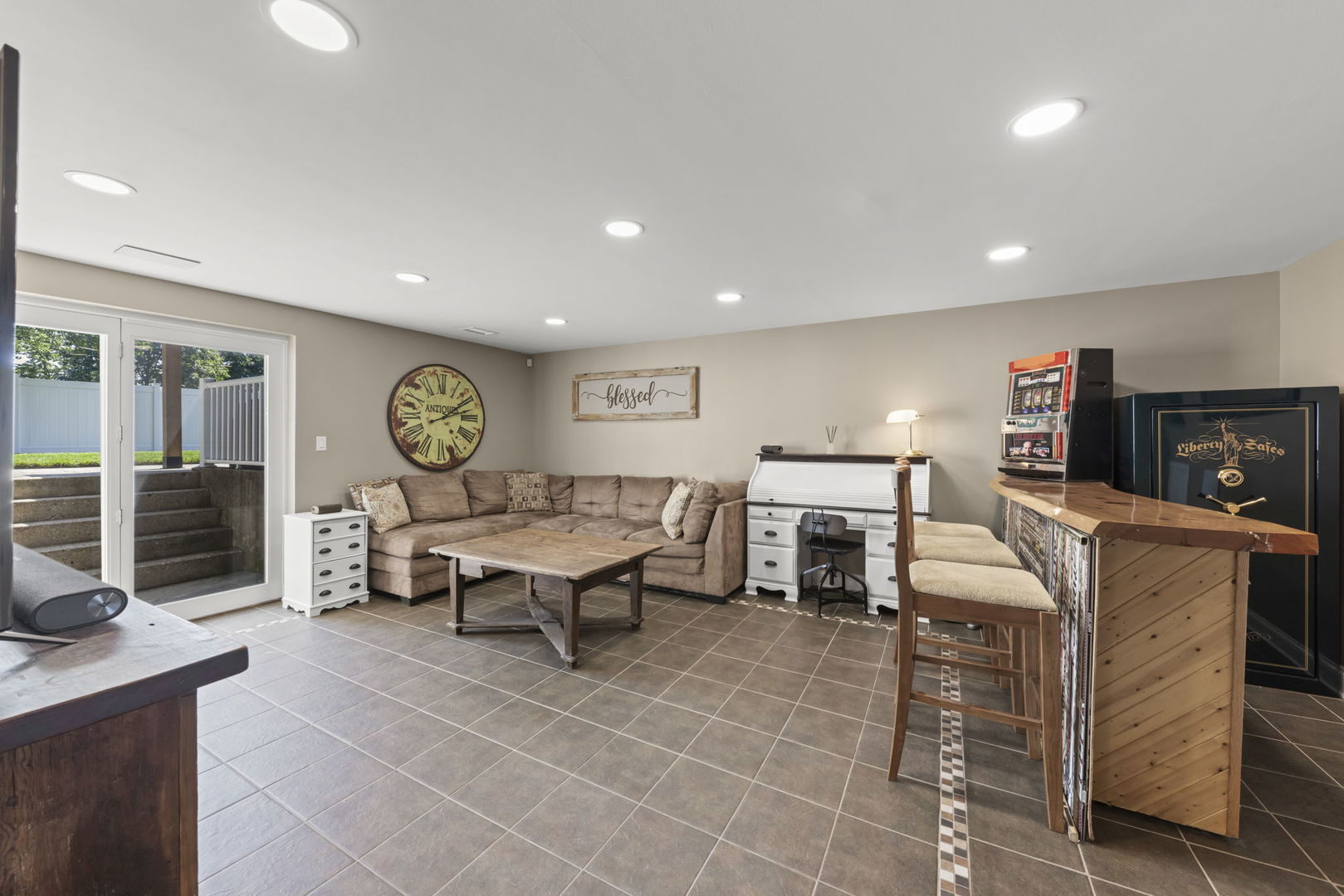 15w621 Diversey Avenue Property Photo 18