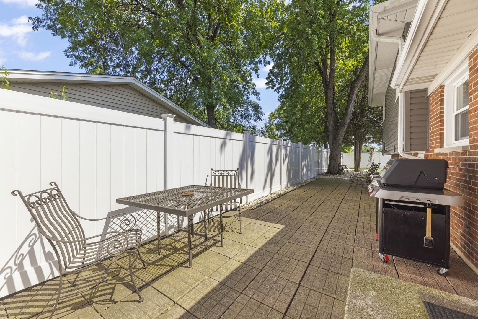 15w621 Diversey Avenue Property Photo 21