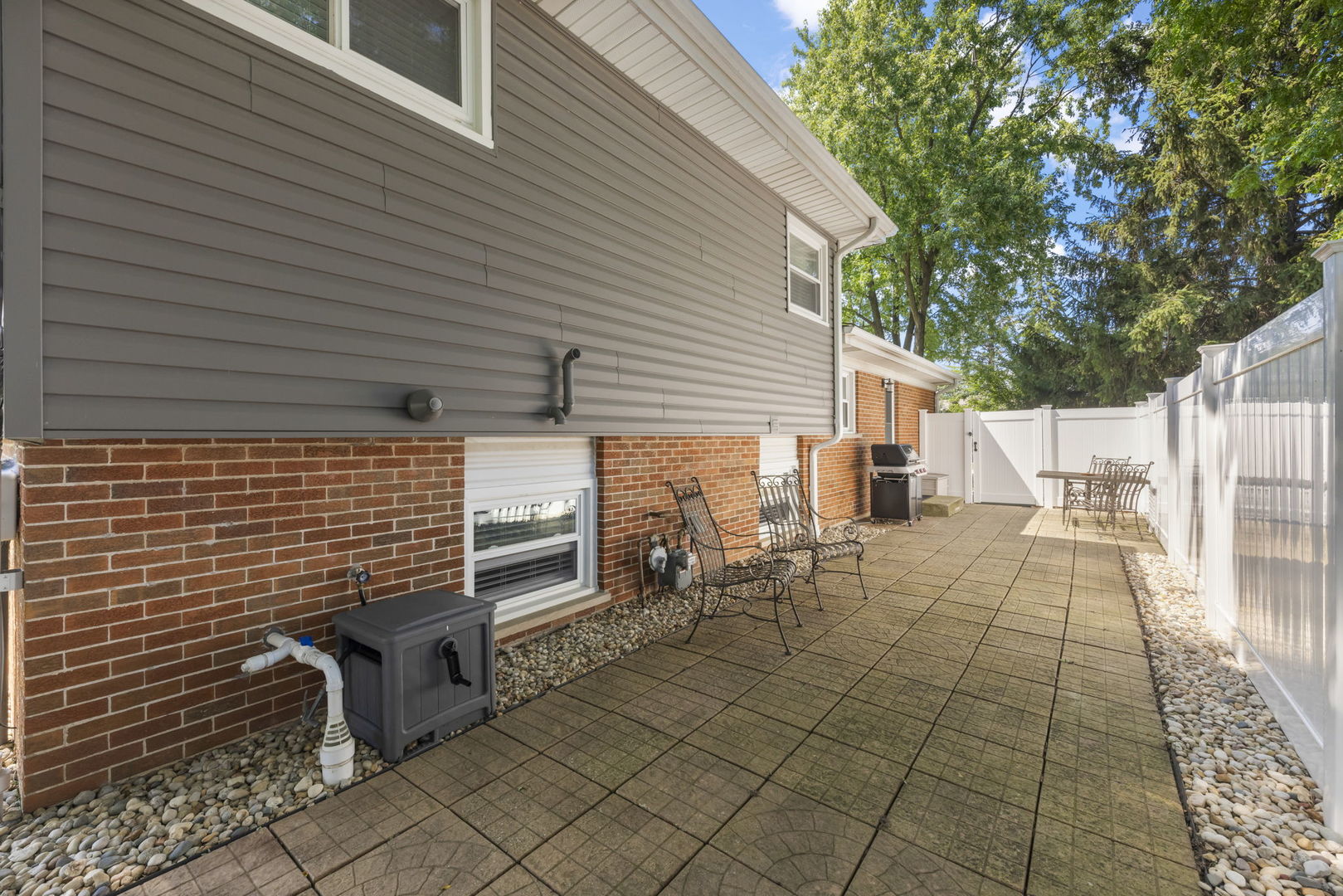 15w621 Diversey Avenue Property Photo 22