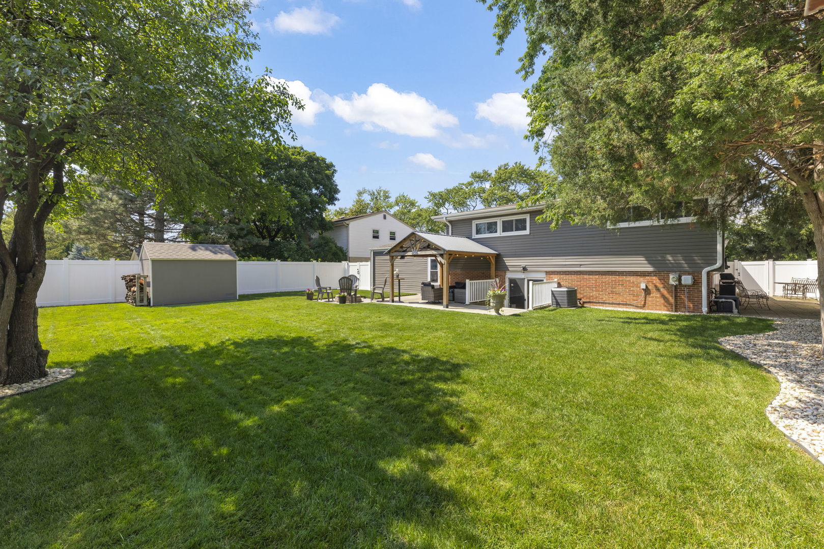 15w621 Diversey Avenue Property Photo 24