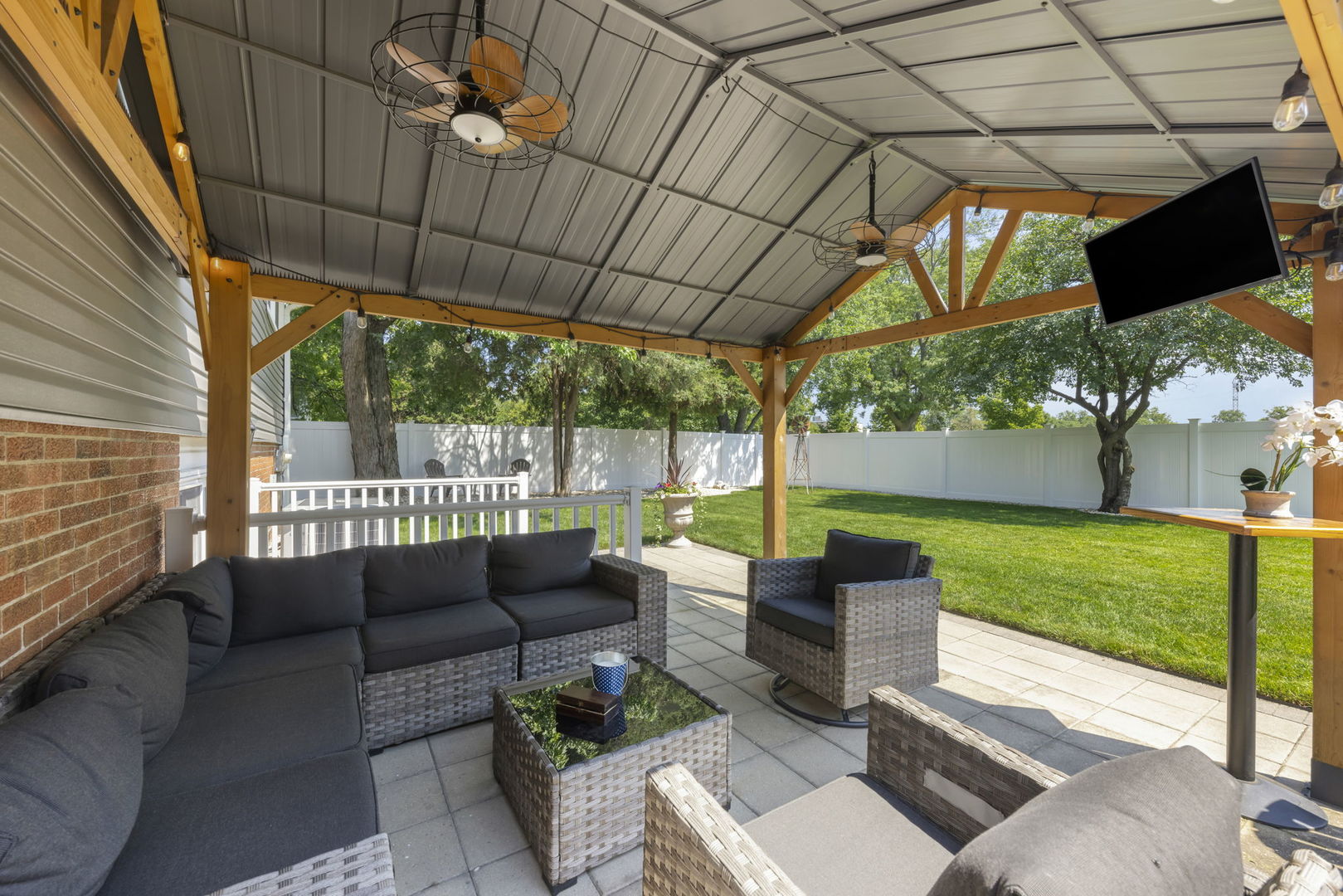 15w621 Diversey Avenue Property Photo 25