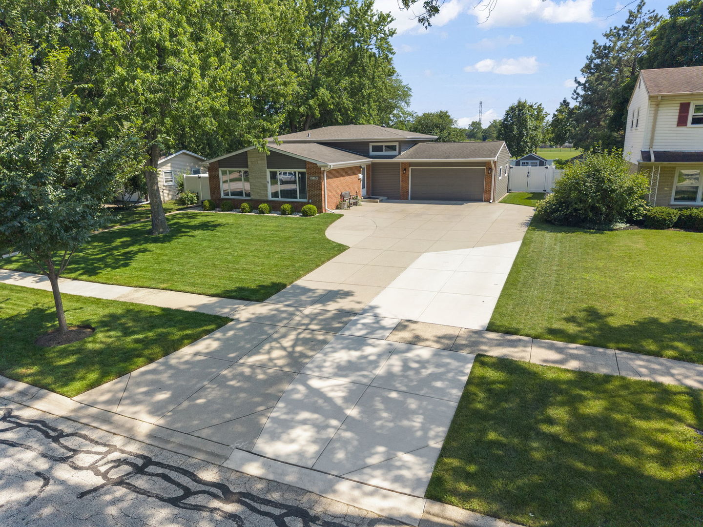 15w621 Diversey Avenue Property Photo 26