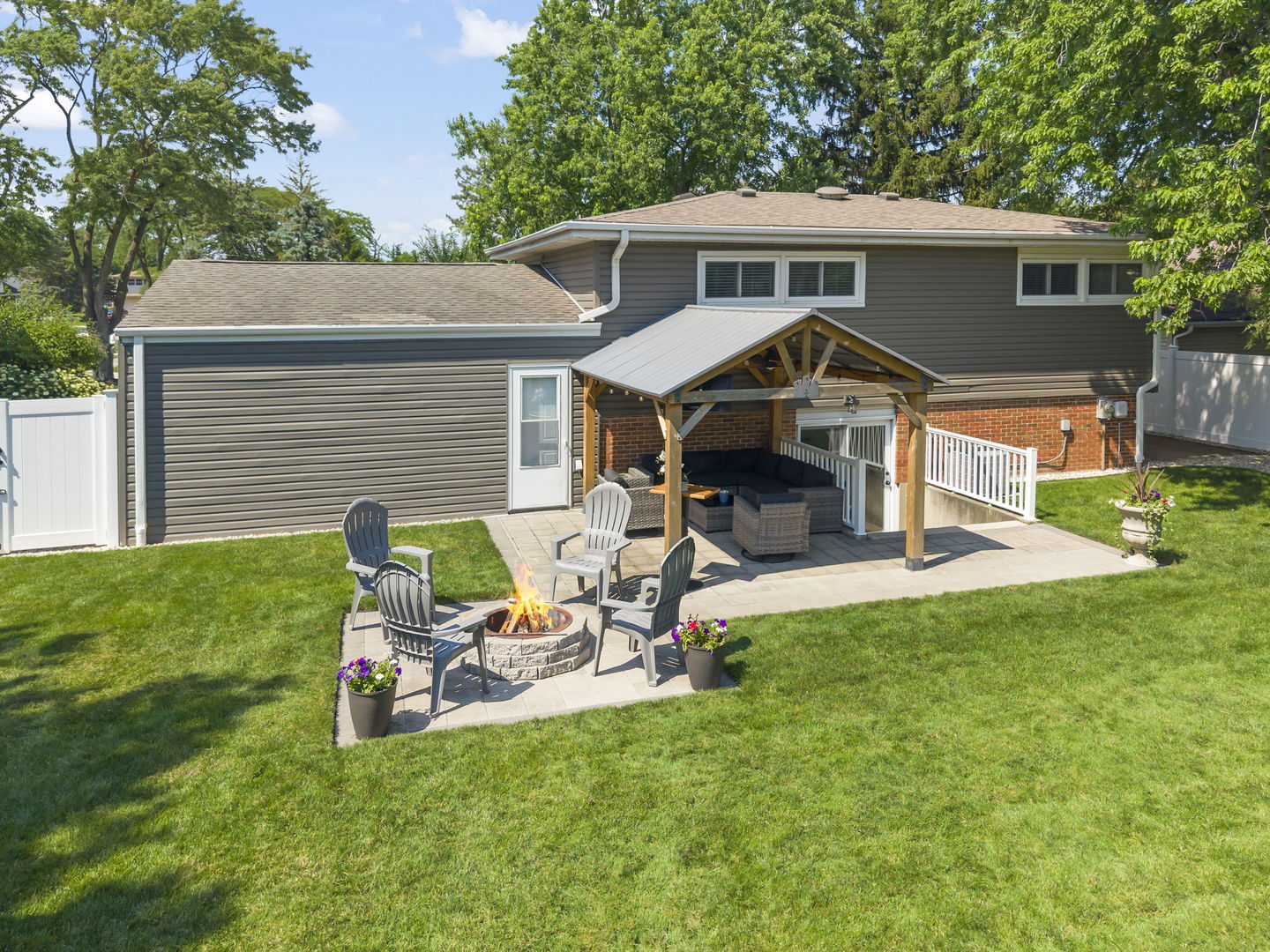15w621 Diversey Avenue Property Photo 28