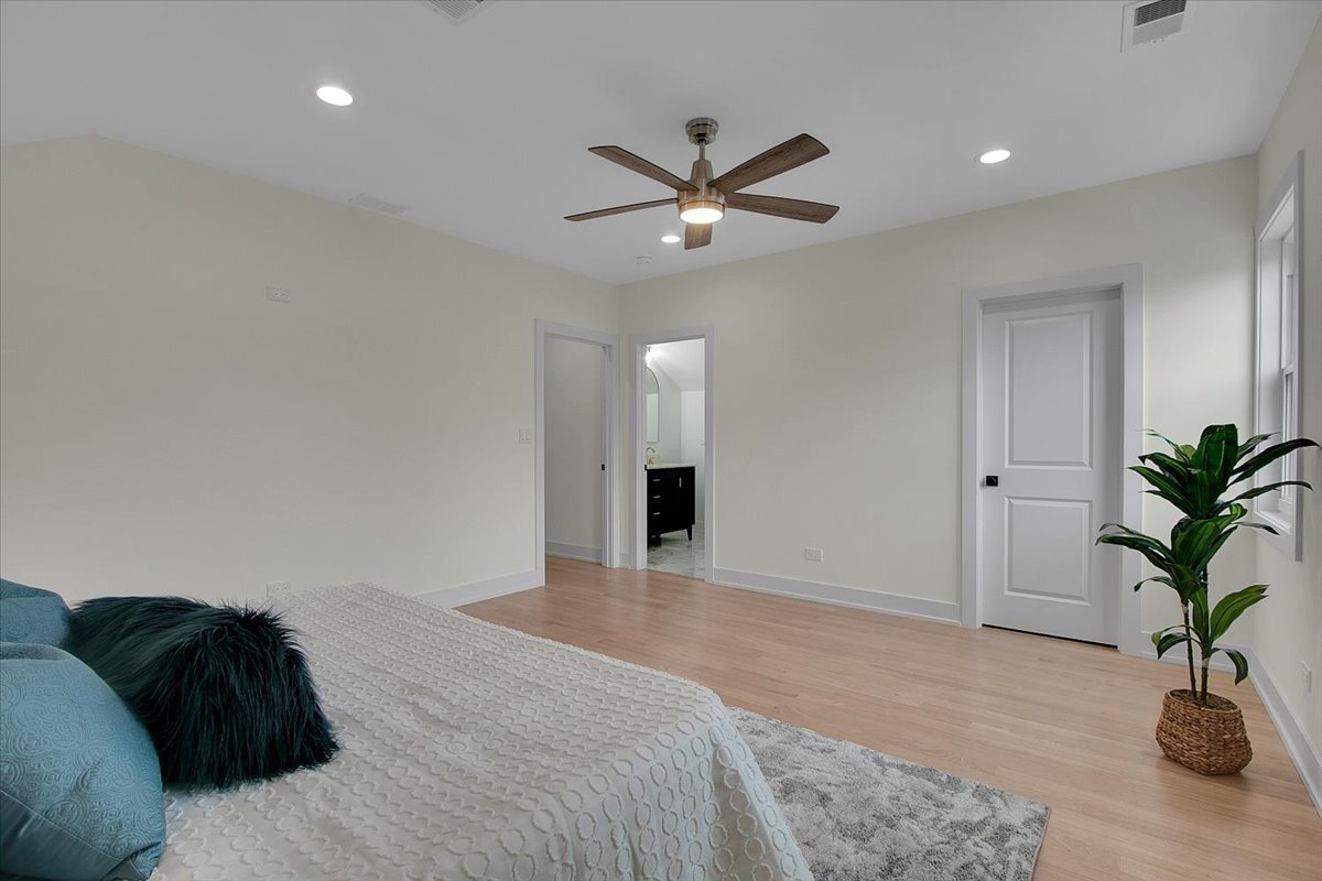 4036 W Warwick Avenue Property Photo 21
