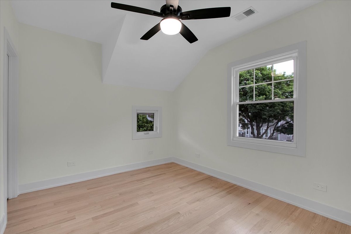 4036 W Warwick Avenue Property Photo 28