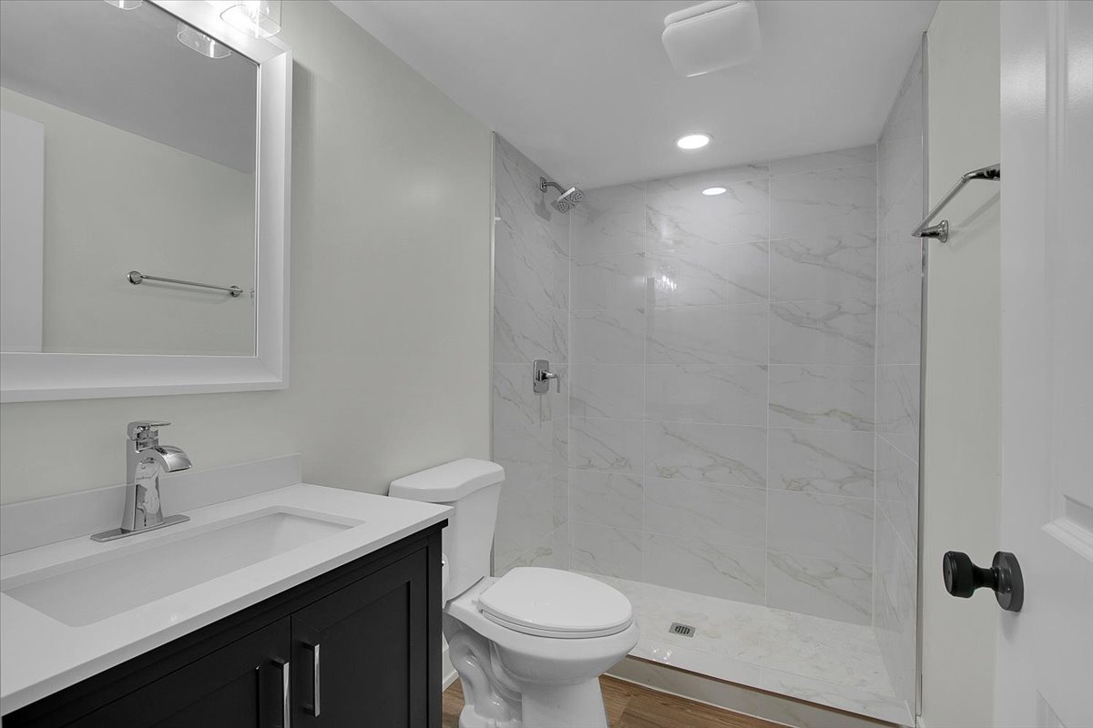4036 W Warwick Avenue Property Photo 31