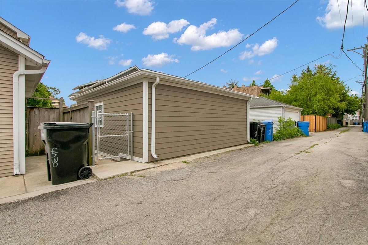 4036 W Warwick Avenue Property Photo 49
