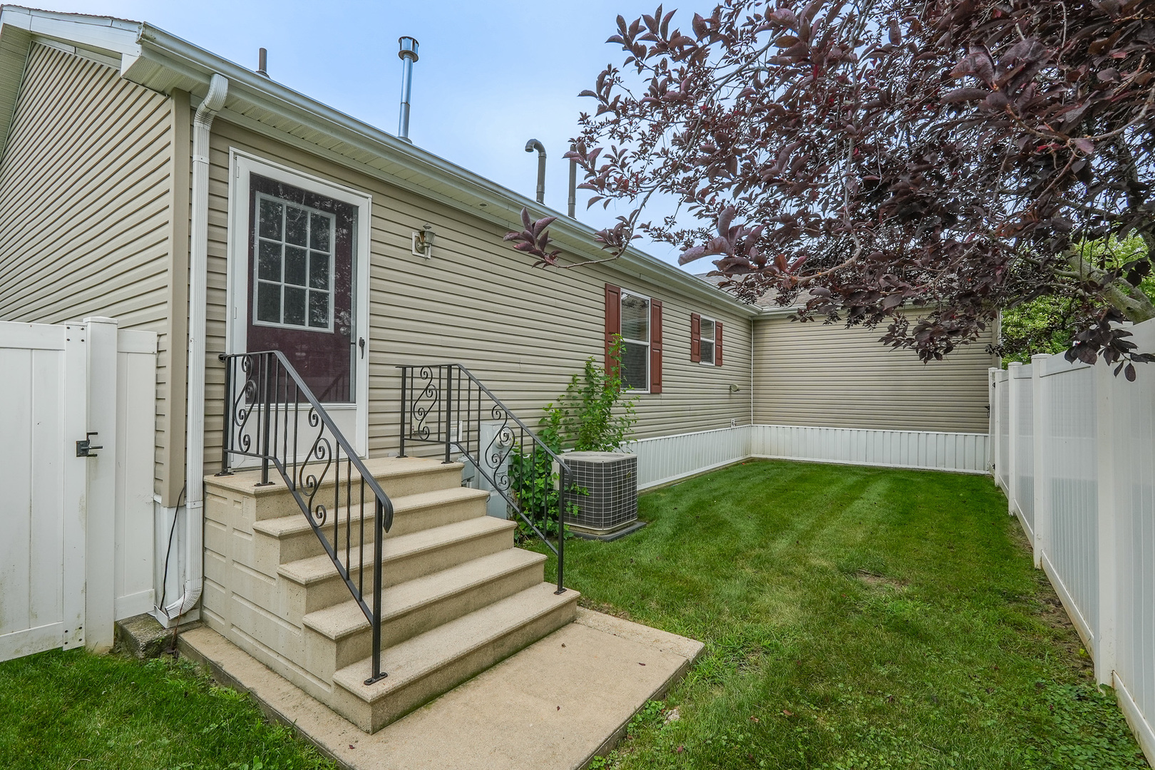 1078 Aspen Drive Property Photo 2