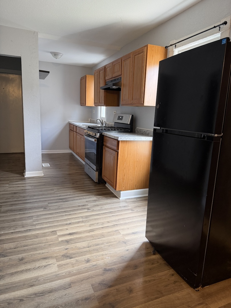 557 Oak Street Property Photo 3