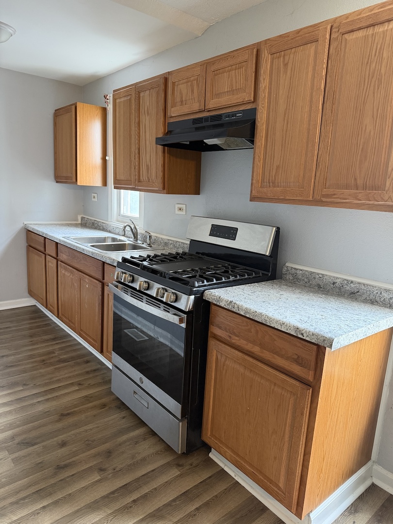 557 Oak Street Property Photo 4