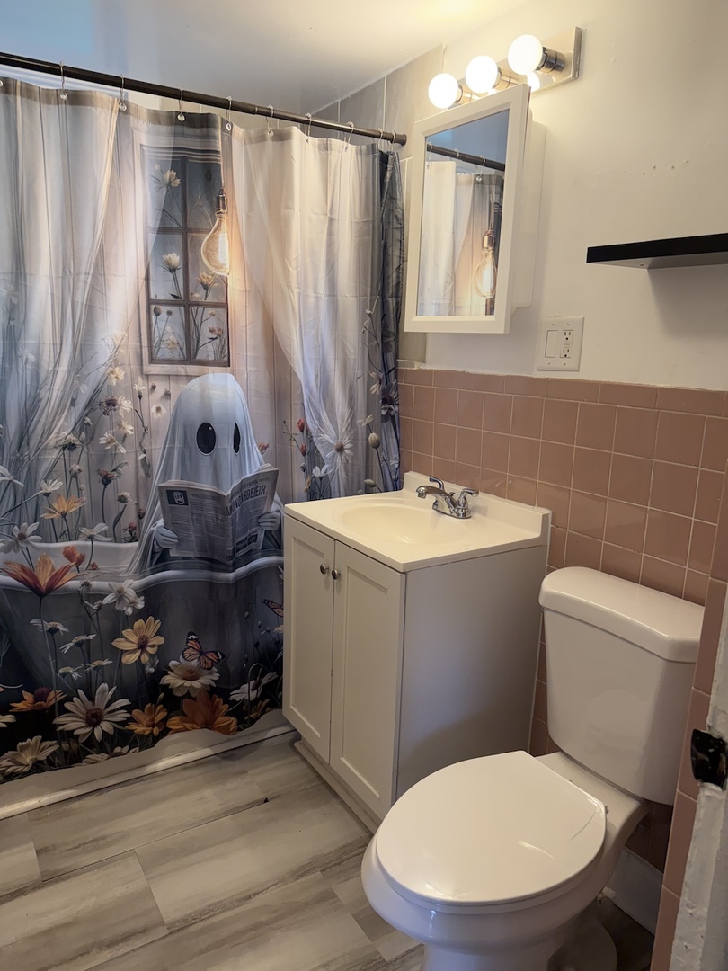 557 Oak Street Property Photo 6