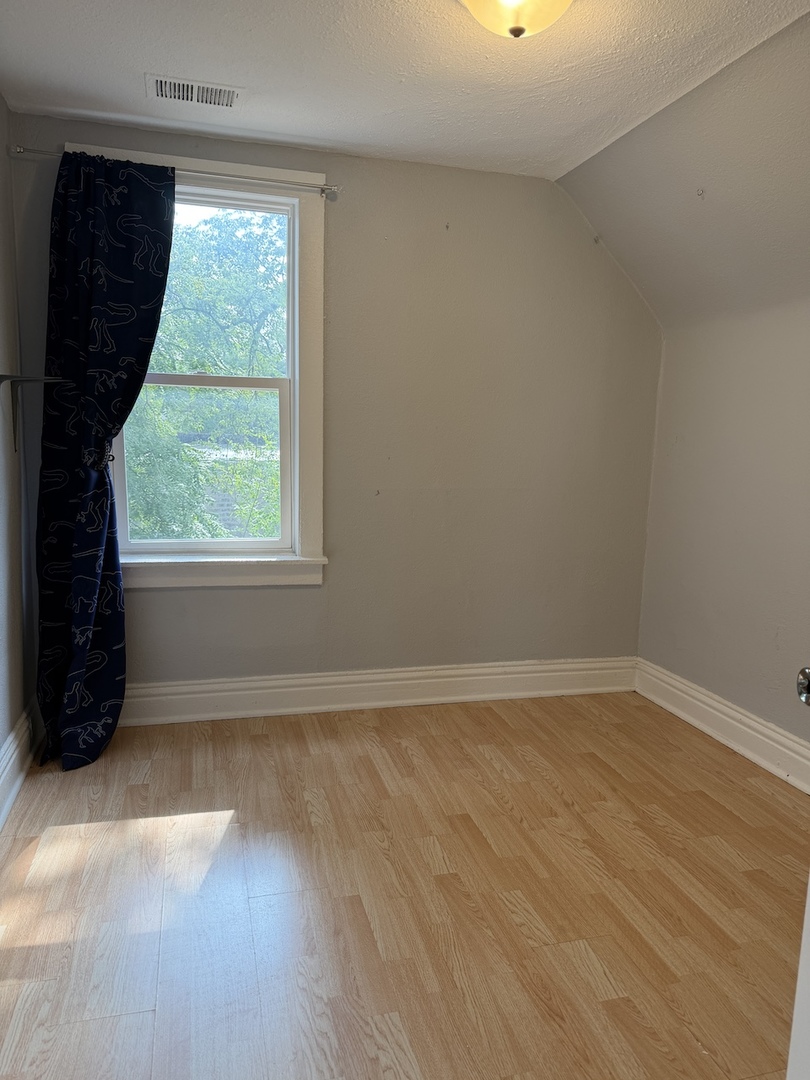557 Oak Street Property Photo 9