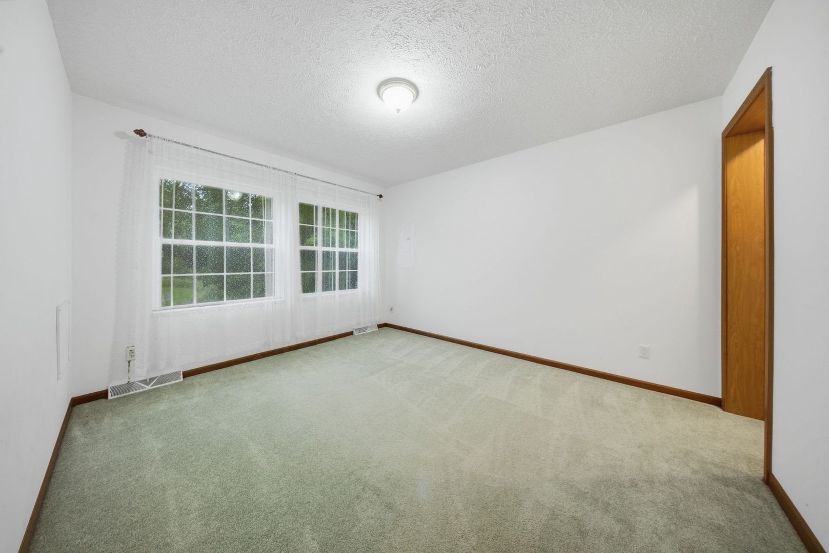 211 Bridge Street Property Photo 12