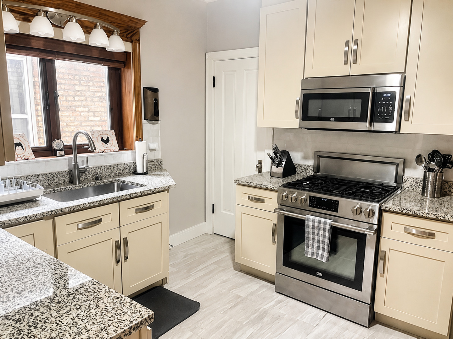 6950 30th Place Property Photo 3