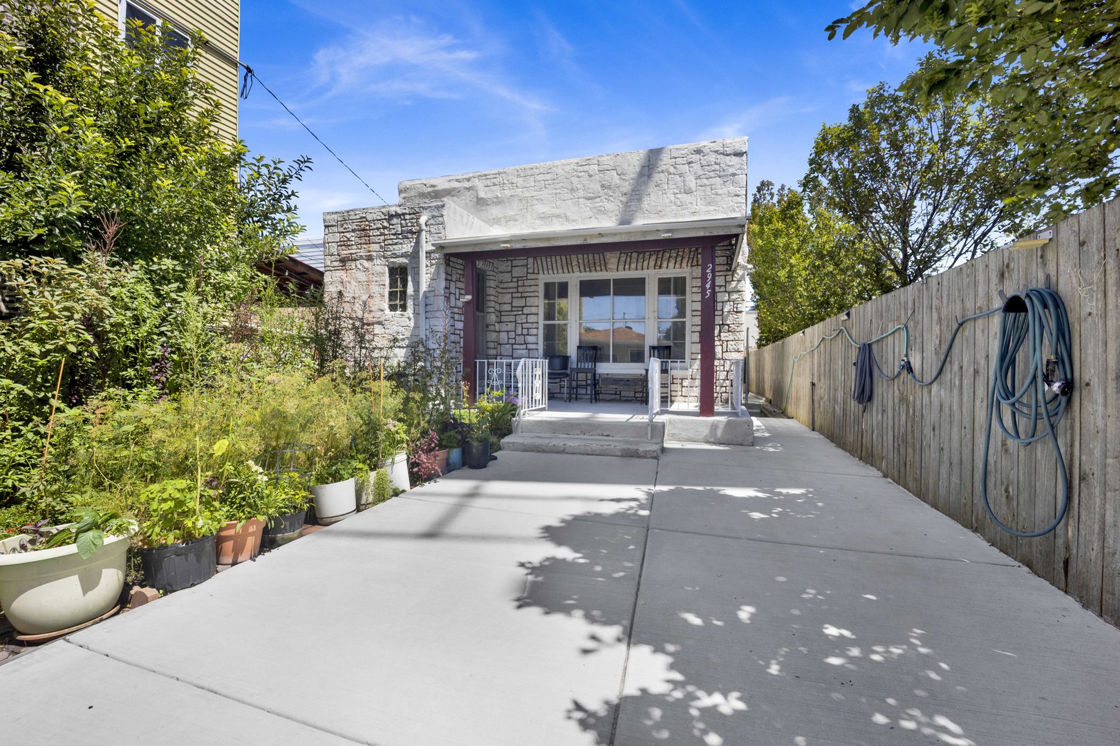 2945 N California Avenue Property Photo 6