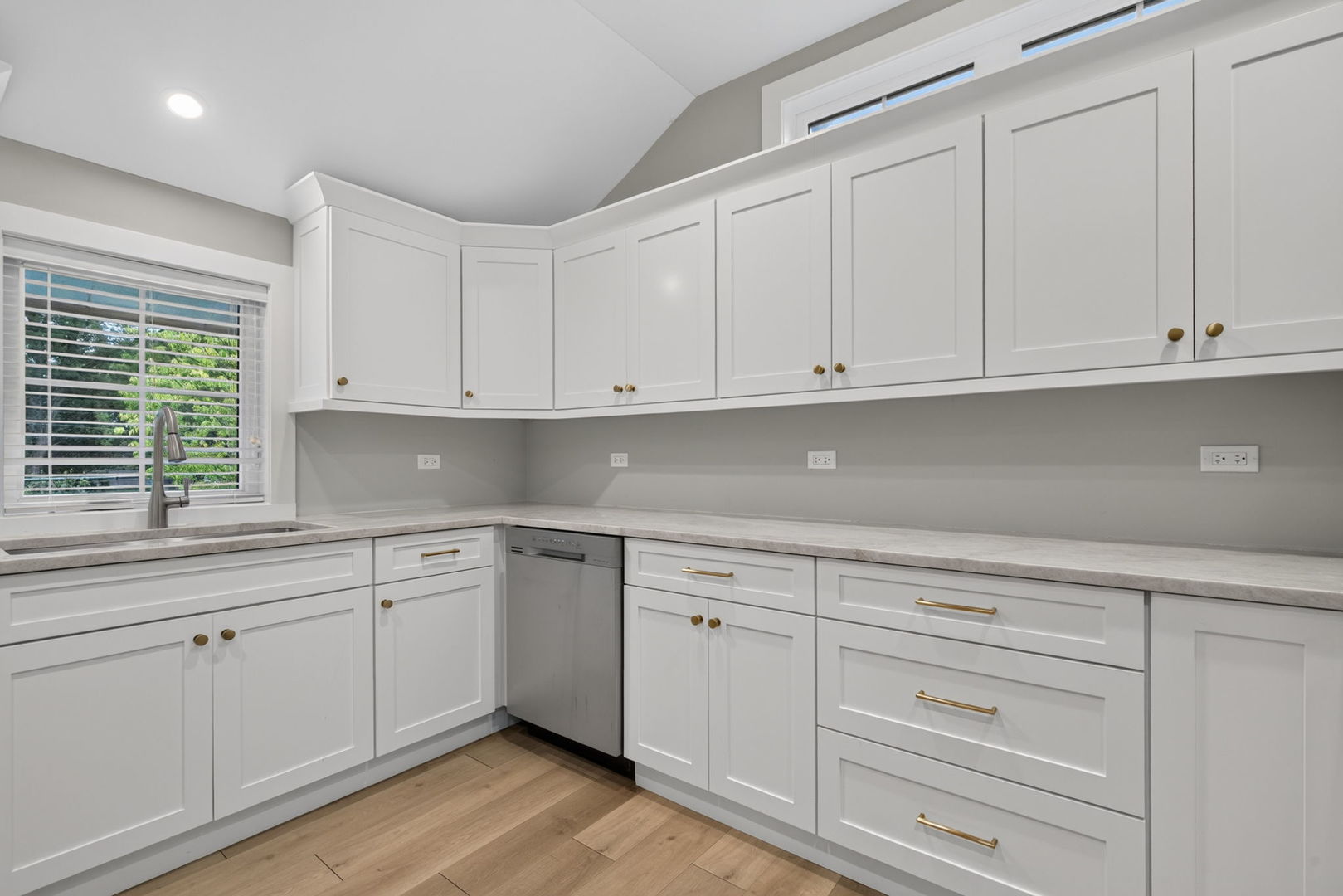 240 S Brainard Avenue 2 Property Photo 6