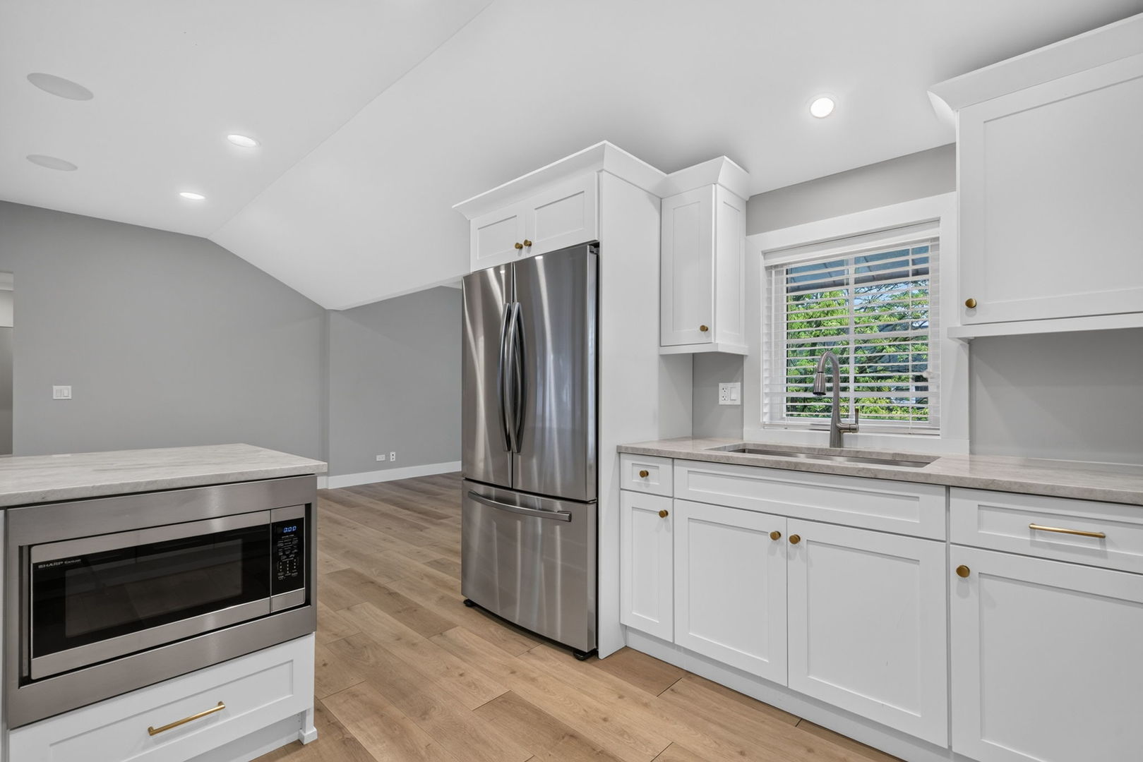 240 S Brainard Avenue 2 Property Photo 7