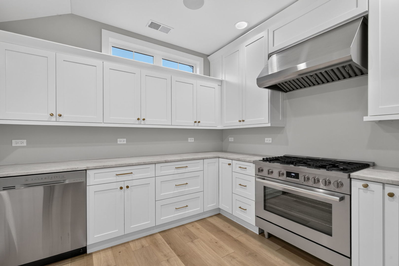 240 S Brainard Avenue 2 Property Photo 8
