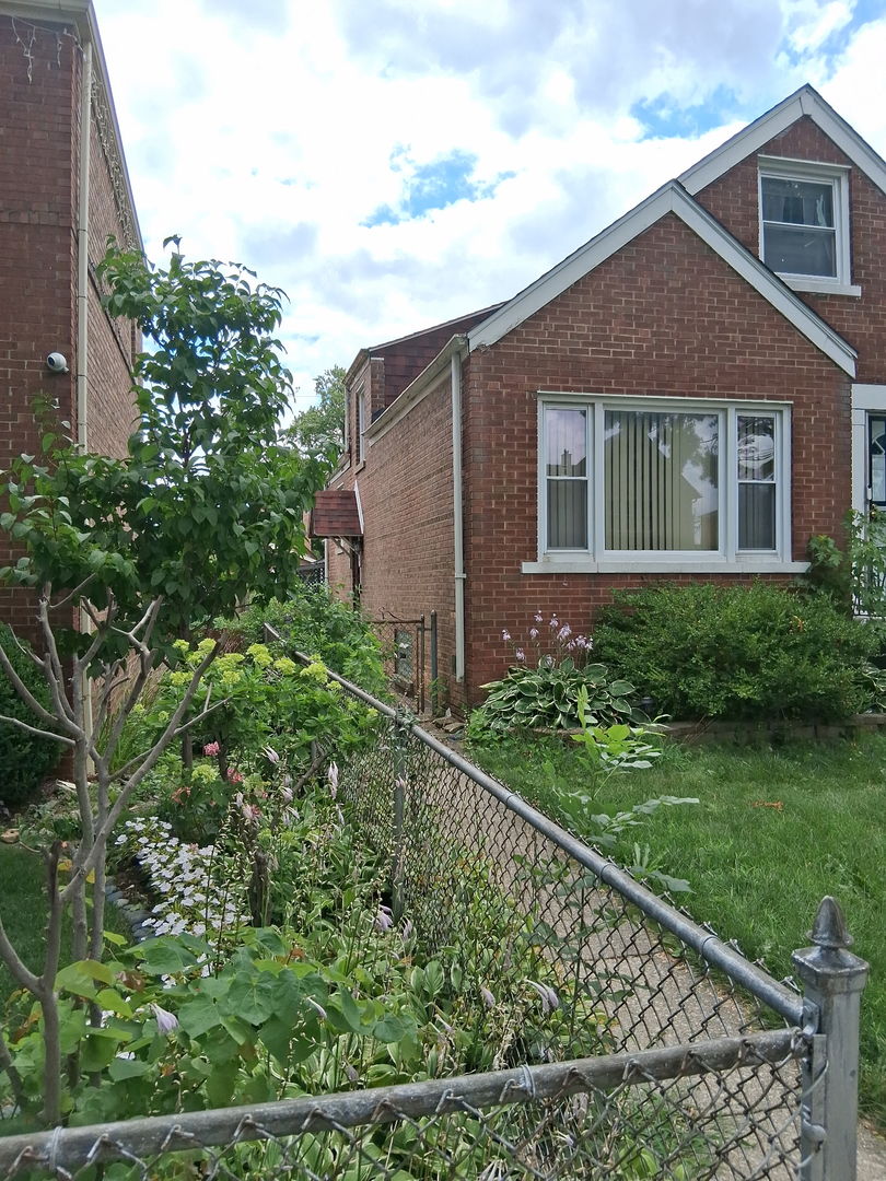 3729 W 80th Place Property Photo 2