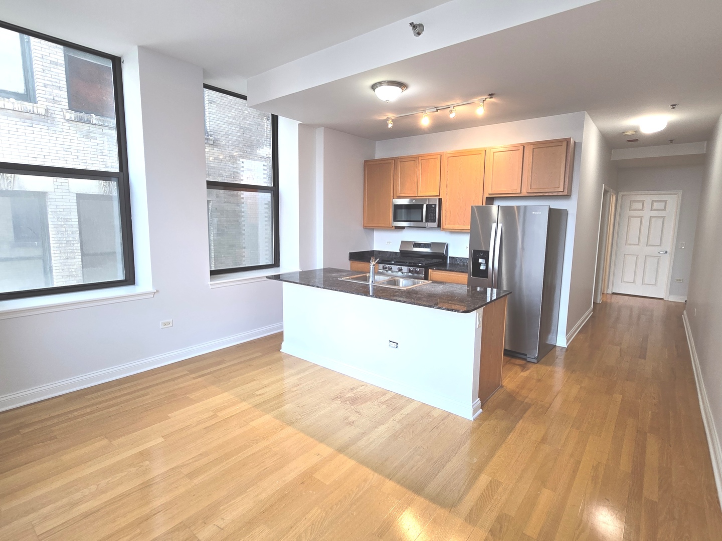 8 W Monroe Street 1800 Property Photo 2