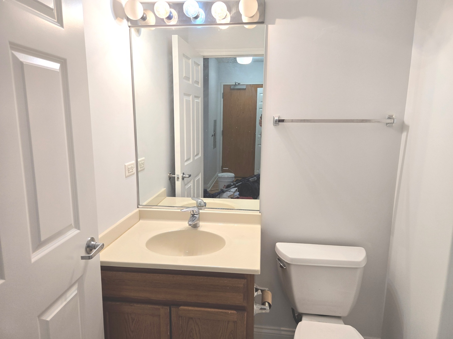 8 W Monroe Street 1800 Property Photo 13