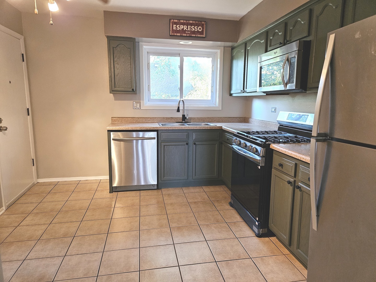 9358 Golf Road 3b Property Photo 11