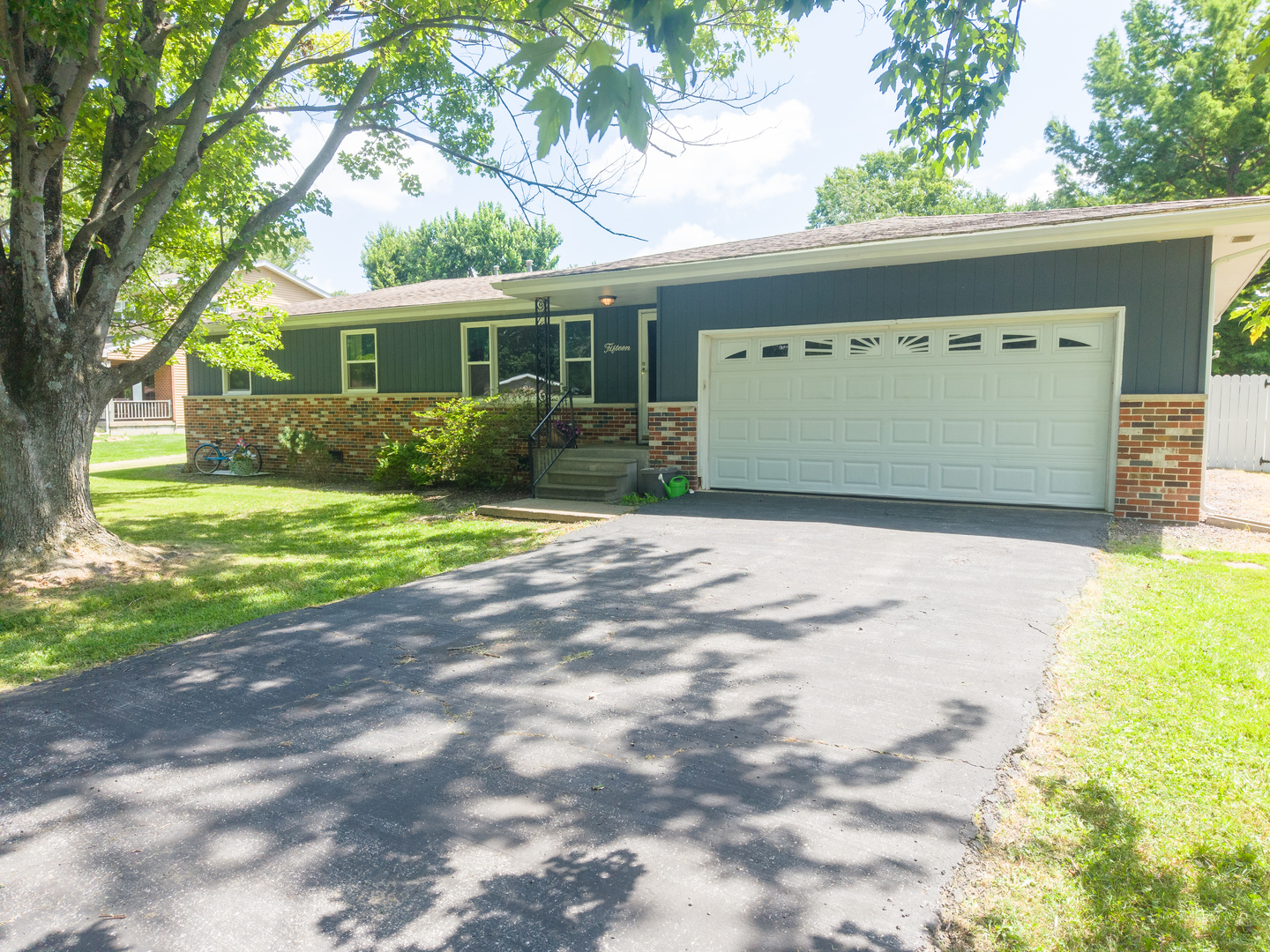 15 Lakedale Drive Property Photo 1