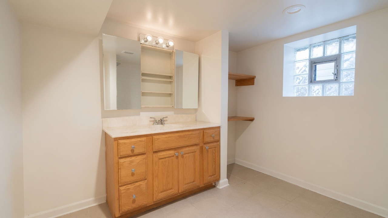 12720589 Property Photo 9