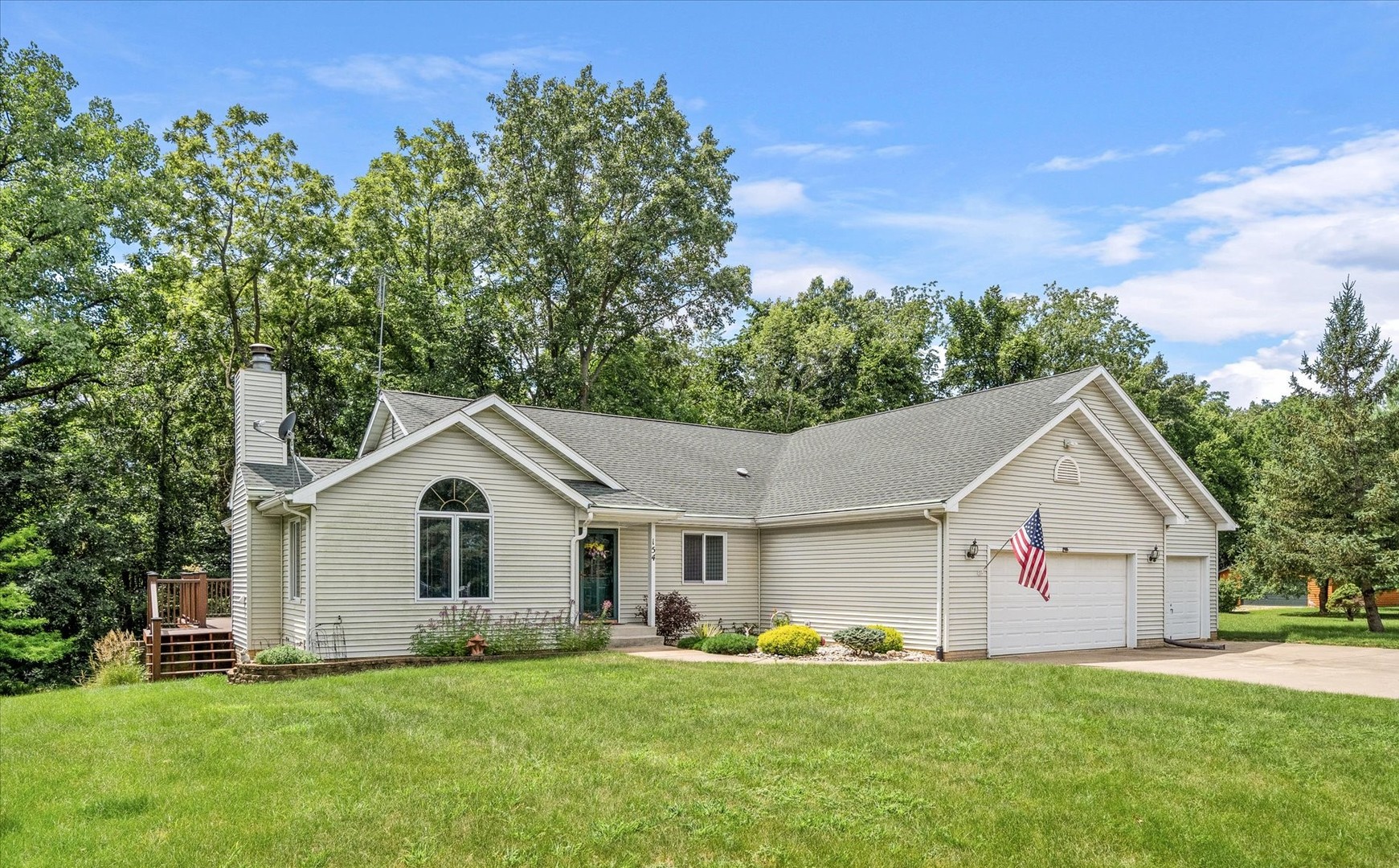 154 Lake Thunderbird Drive Property Photo 1